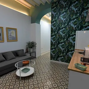 https://los-patios-apartamentos-turisticos.hotelsincadiz.net